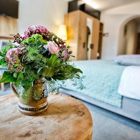 Historisches Gasthaus Hotel Hirschen Horn ガイエンホーフェン エクステリア 写真