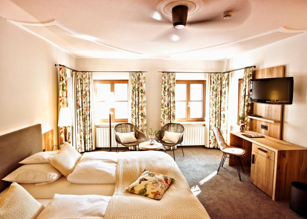 Historisches Gasthaus Hotel Hirschen Horn ガイエンホーフェン エクステリア 写真