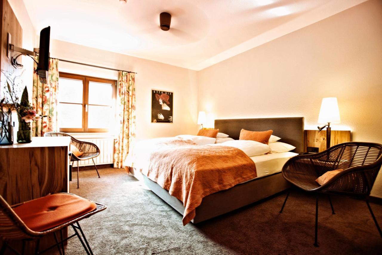 Historisches Gasthaus Hotel Hirschen Horn ガイエンホーフェン エクステリア 写真